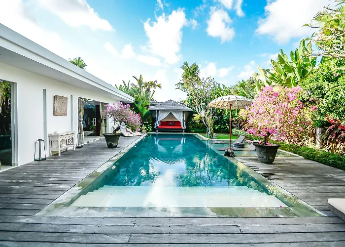 Villa Saha Elegant 3Br Pool Oasis Seminyak Сasa de vacaciones *