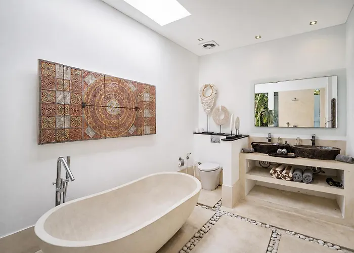 Villa Saha Elegant 3Br Pool Oasis Seminyak Сasa de vacaciones *
